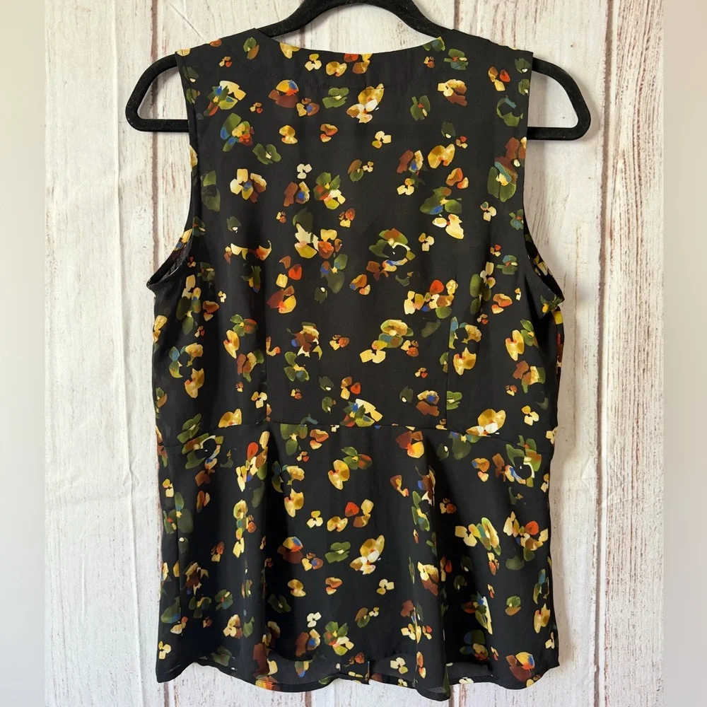 CAbi Flamo Floral Sleeveless Button Front V-Neck Blouse - Small - Picture 4 of 4